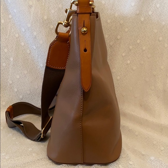 *SOLD*Dooney & Bourke Saddle Medium Roxy Crossbody - Picture 4 of 9